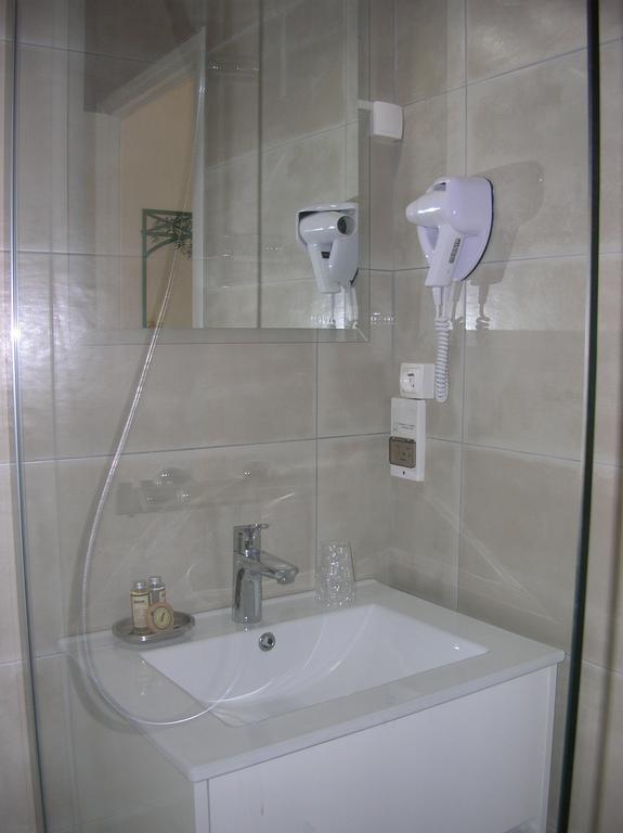 Hotel L'Ecailler 라코티니에르 객실 사진